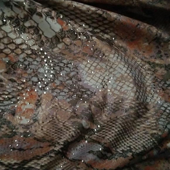 Sz L Snakeskin Sparkle Top - Picture 9 of 10